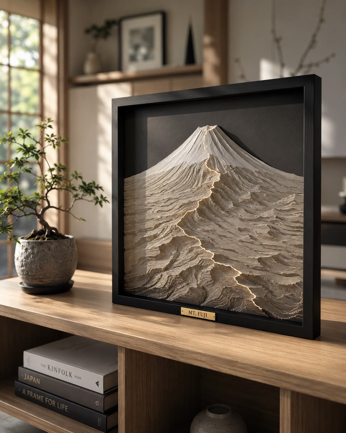 MT. FUJI — SUMMIT の立体ルートアートを部屋に飾った様子